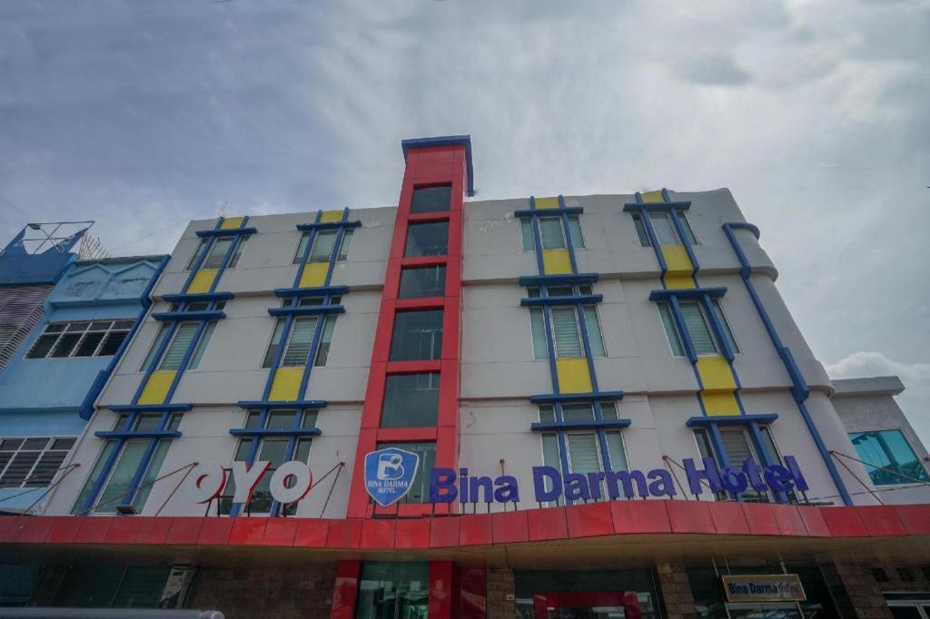Oyo 987 Bina Darma Hotel 2*