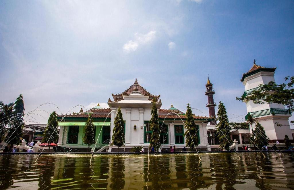 Oyo 987 Bina Darma Hotel