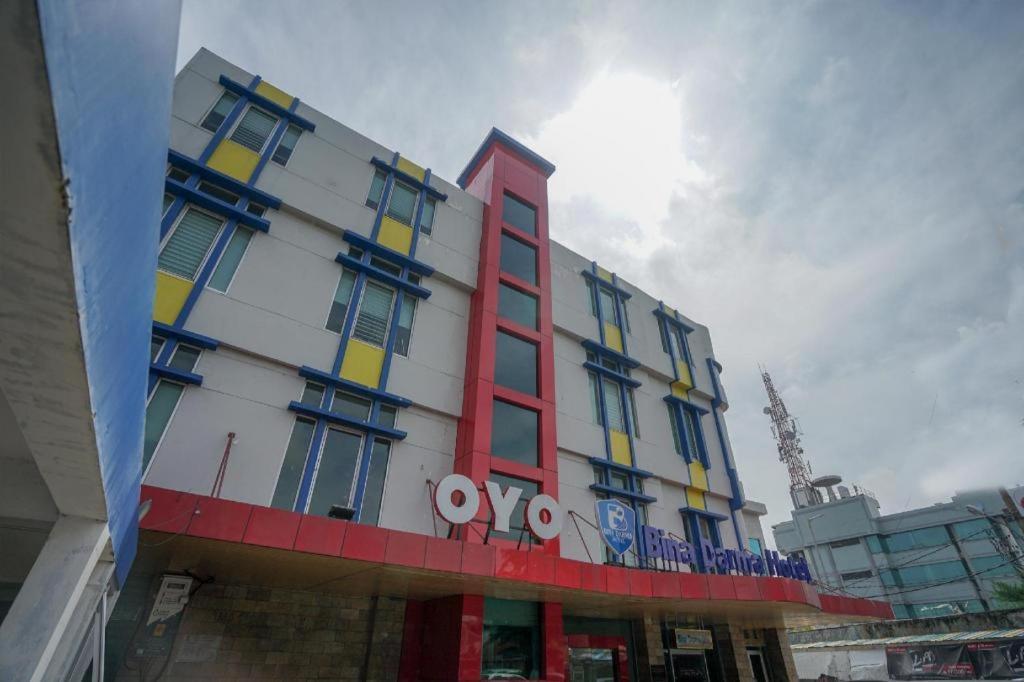 Oyo 987 Bina Darma Hotel 2*